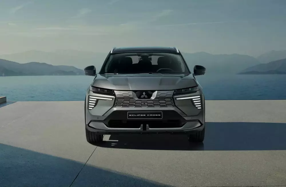 Mitsubishi Eclipse Cross EV nhìn từ phía trước