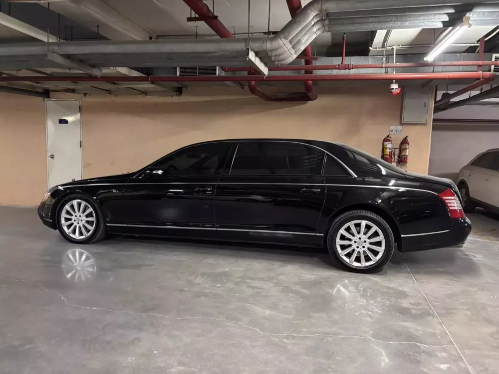 Sở hữu chiều d&agrave;i khủng, đ&acirc;y l&agrave; c&aacute;ch t&agrave;i xế "gi&agrave;" xử l&yacute; Maybach 62S trong hầm gửi xe- Ảnh 1.