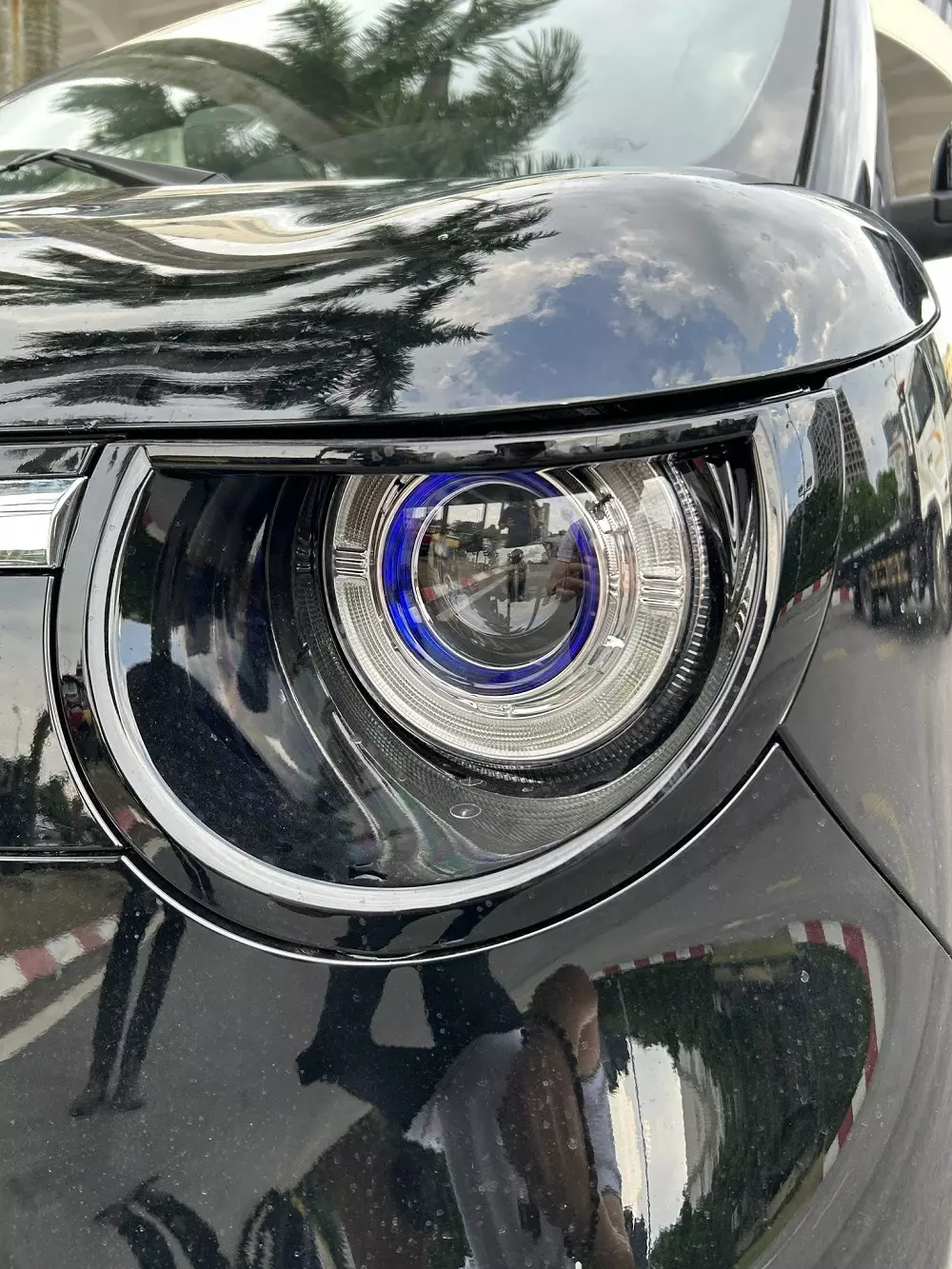 Cận cảnh đèn pha của VinFast Minio Green Cận cảnh đèn pha của VinFast Minio Green