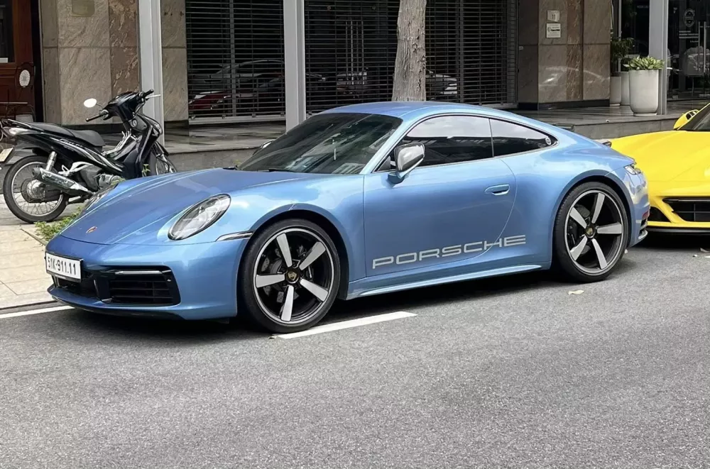 Dàn xe thể thao Porsche trên đường phố Tp.HCM: 911 GTS cũng bị lu mờ trước 2 chiếc xe 911 này- Ảnh 3.