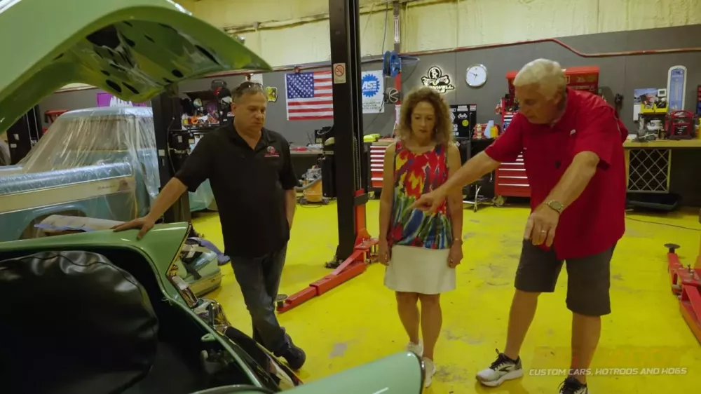 Câu chuyện về món quà Buick Roadmaster mui trần 1956 của con rể dành tặng bố vợ- Ảnh 1.