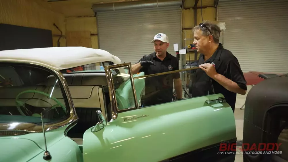 Câu chuyện về món quà Buick Roadmaster mui trần 1956 của con rể dành tặng bố vợ- Ảnh 2.