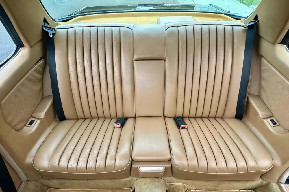 Nhìn chiếc xe Mercedes-Benz 300 CD này có lẽ nhà sưu tập Việt Nam sẽ sớm săn lùng nếu nó tồn tại ở đây- Ảnh 11.