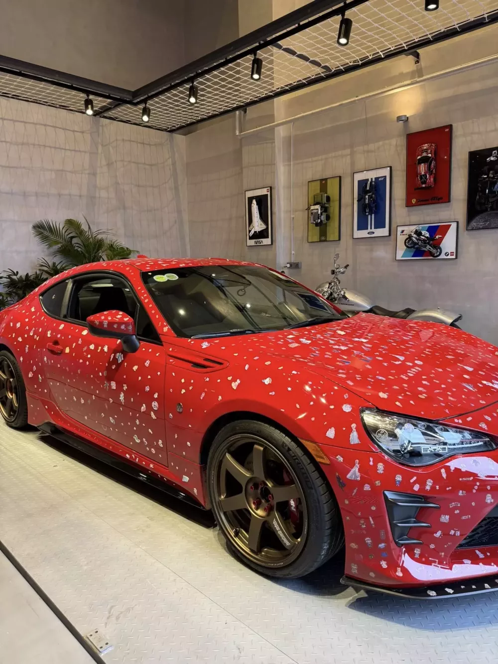 Cường "Đô-la" được vợ và 2 con cưng "cá nhân hóa" cho xe Toyota 86 số sàn độc nhất- Ảnh 2.