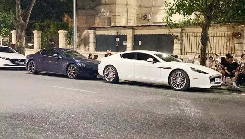 Cặp đôi Maserati Granturismo và Aston Martin Rapide S đi "ăn khuya" đỗ cùng nhau- Ảnh 1.