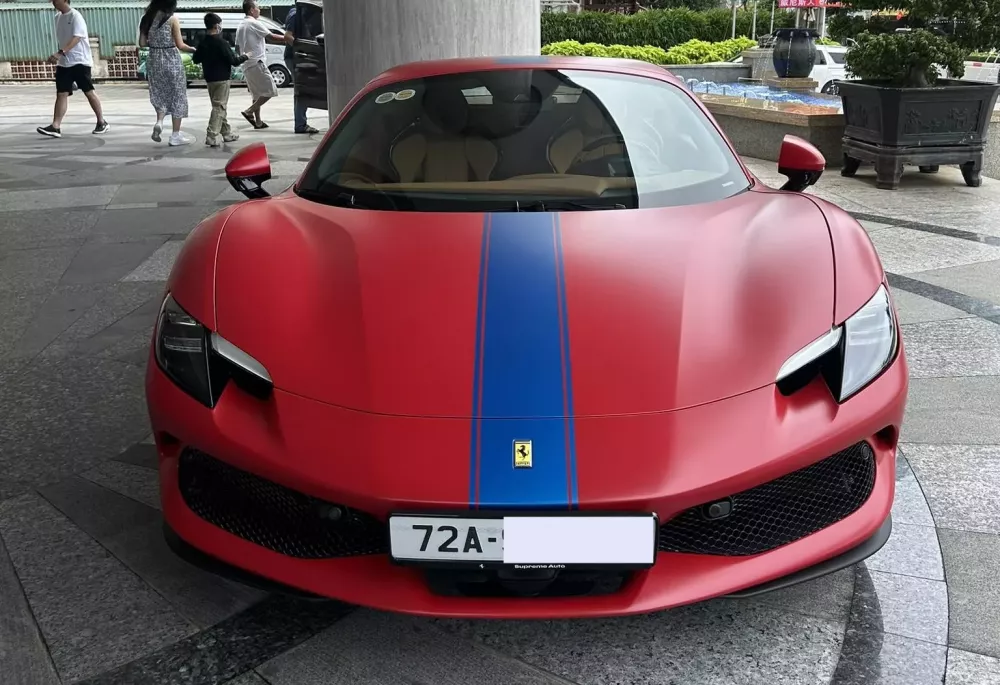 Ferrari 296 GTS cá nhân hóa đặc biệt tại Việt Nam thuộc về doanh nhân Vũng Tàu- Ảnh 1. Ferrari 296 GTS cá nhân hóa đặc biệt tại Việt Nam thuộc về doanh nhân Vũng Tàu- Ảnh 1.