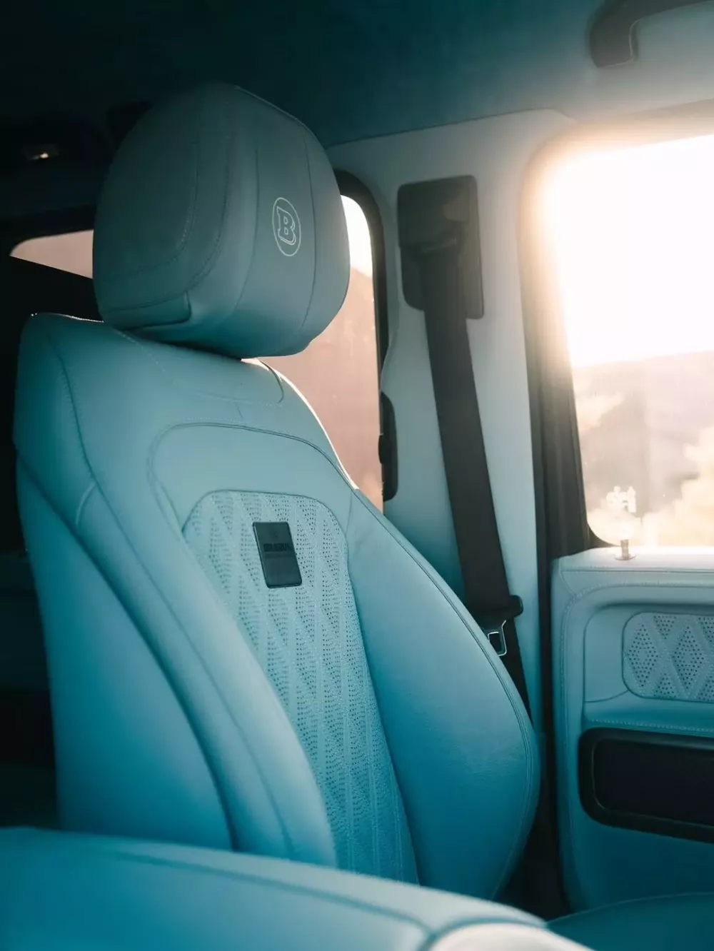 Brabus tiếp tục mổ xẻ Mercedes-AMG G63 theo phong cách xe bán tải, giá về Việt Nam chưa thuế đã 1 triệu USD- Ảnh 6. Brabus tiếp tục mổ xẻ Mercedes-AMG G63 theo phong cách xe bán tải, giá về Việt Nam chưa thuế đã 1 triệu USD- Ảnh 6.