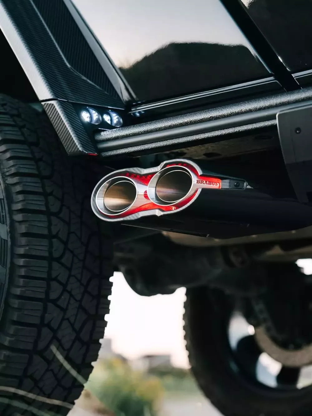 Brabus tiếp tục mổ xẻ Mercedes-AMG G63 theo phong cách xe bán tải, giá về Việt Nam chưa thuế đã 1 triệu USD- Ảnh 3. Brabus tiếp tục mổ xẻ Mercedes-AMG G63 theo phong cách xe bán tải, giá về Việt Nam chưa thuế đã 1 triệu USD- Ảnh 3.