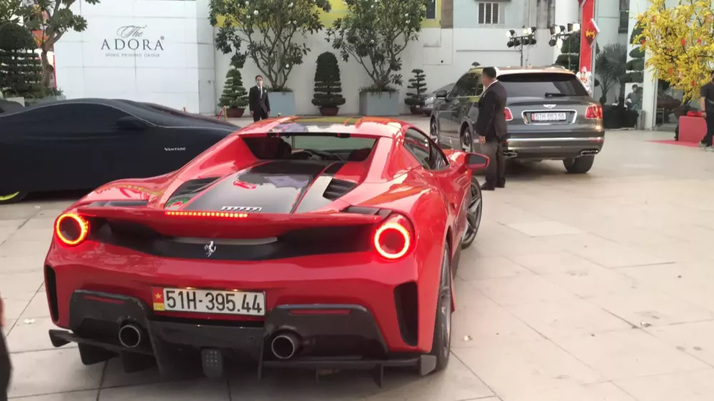 Ho&agrave;ng Kim Kh&aacute;nh cho si&ecirc;u xe Ferrari 488 Pista Spider hơn 40 tỷ đồng về H&agrave; Tĩnh qu&ecirc; vợ chơi- Ảnh 4.