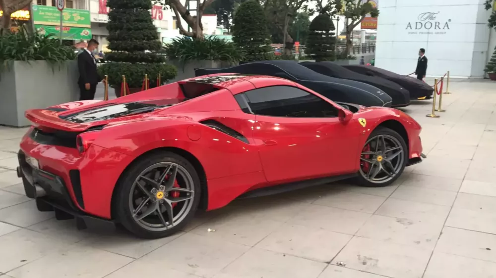 Ho&agrave;ng Kim Kh&aacute;nh cho si&ecirc;u xe Ferrari 488 Pista Spider hơn 40 tỷ đồng về H&agrave; Tĩnh qu&ecirc; vợ chơi- Ảnh 3.