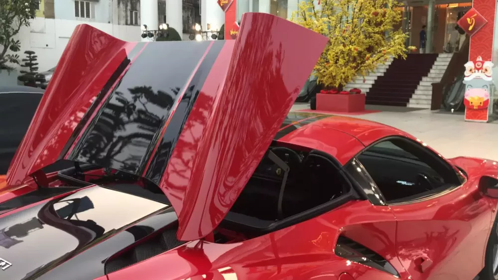 Ho&agrave;ng Kim Kh&aacute;nh cho si&ecirc;u xe Ferrari 488 Pista Spider hơn 40 tỷ đồng về H&agrave; Tĩnh qu&ecirc; vợ chơi- Ảnh 5.