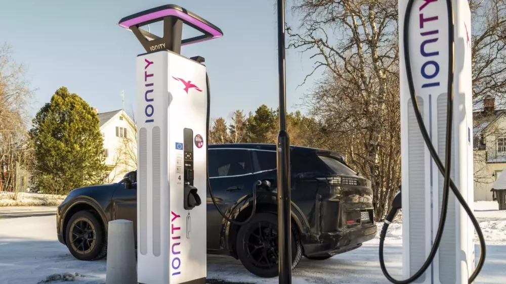 Porsche cuối cùng thừa nhận thất bại của xe điện, sắp ra mắt các mẫu xe đốt trong mới- Ảnh 2.