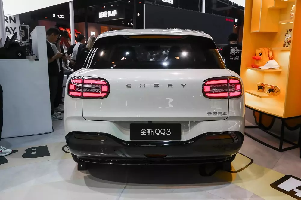 Đ&egrave;n hậu của Chery QQ3 c&oacute; thiết kế tương đồng với đ&egrave;n pha