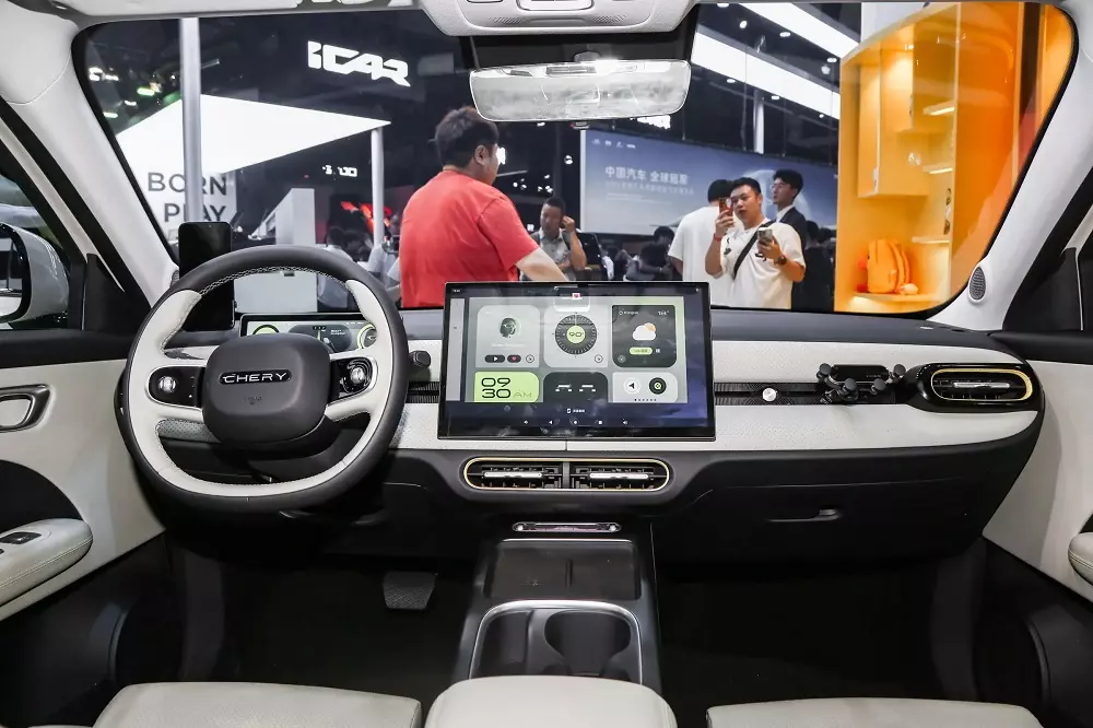 Khoang l&aacute;i của Chery QQ3 