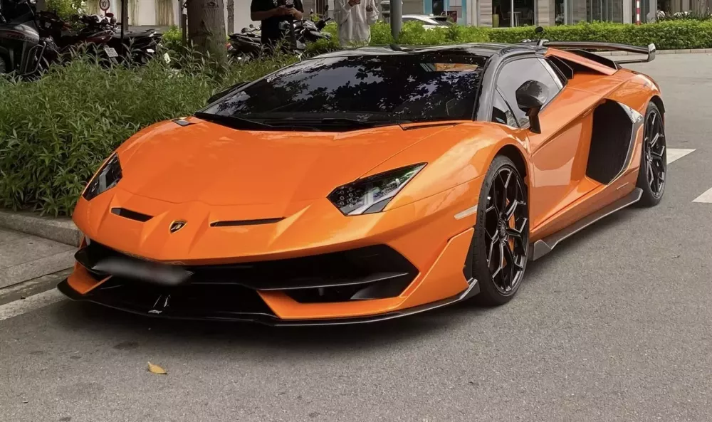 Lamborghini Aventador SVJ Roadster tăng tốc trên đường phố khiến ống xả "phun lửa"- Ảnh 5.