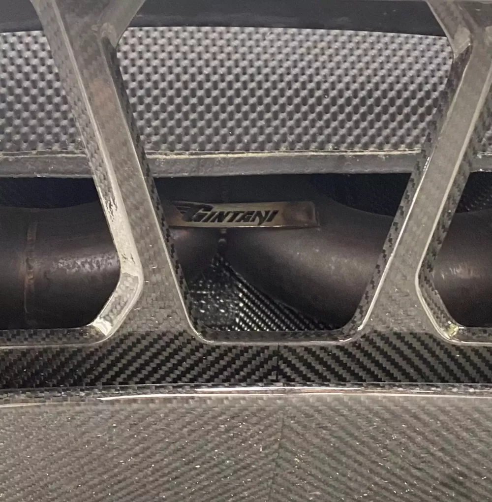 Lamborghini Aventador SVJ Roadster tăng tốc trên đường phố khiến ống xả "phun lửa"- Ảnh 4.