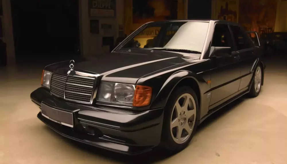 Jay Leno chia sẻ về lần đầu cầm l&aacute;i Mercedes-Benz 190 E Evo II sau hơn 30 năm t&igrave;m kiếm- Ảnh 1.