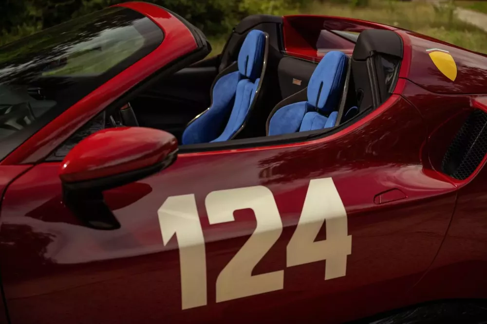 Cận cảnh Ferrari 296 GTS lấy cảm hứng từ chiếc xe đua huyền thoại 250 LM mang số 124- Ảnh 7.