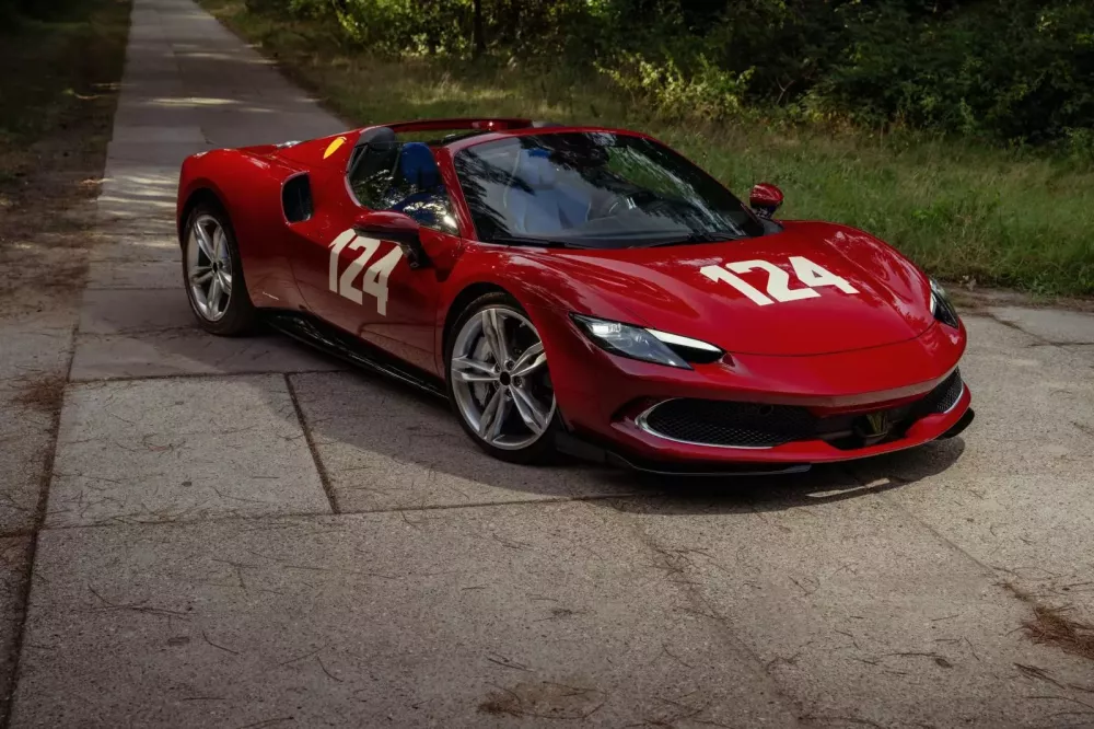 Cận cảnh Ferrari 296 GTS lấy cảm hứng từ chiếc xe đua huyền thoại 250 LM mang số 124- Ảnh 2.