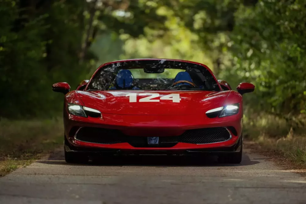 Cận cảnh Ferrari 296 GTS lấy cảm hứng từ chiếc xe đua huyền thoại 250 LM mang số 124- Ảnh 6.