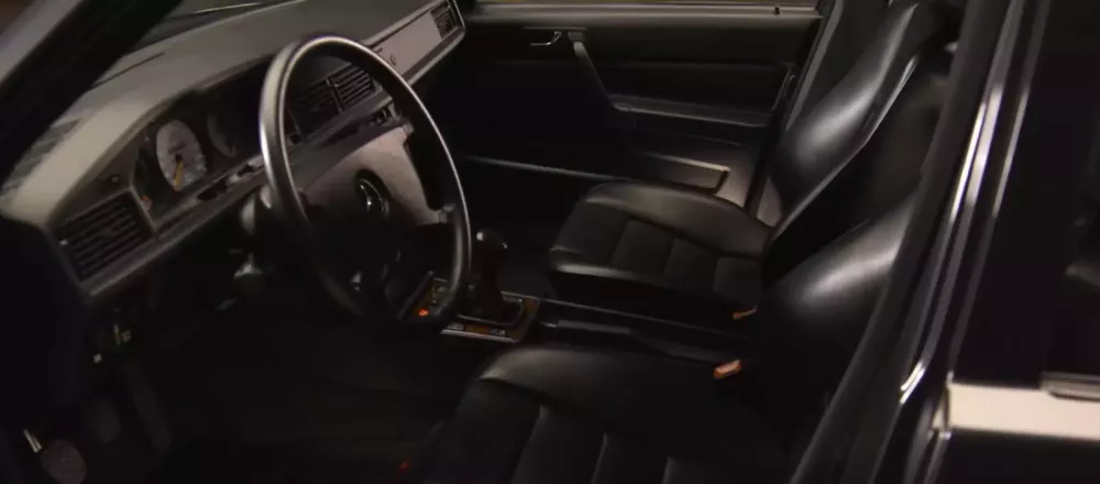 Jay Leno chia sẻ về lần đầu cầm l&aacute;i Mercedes-Benz 190 E Evo II sau hơn 30 năm t&igrave;m kiếm- Ảnh 5.