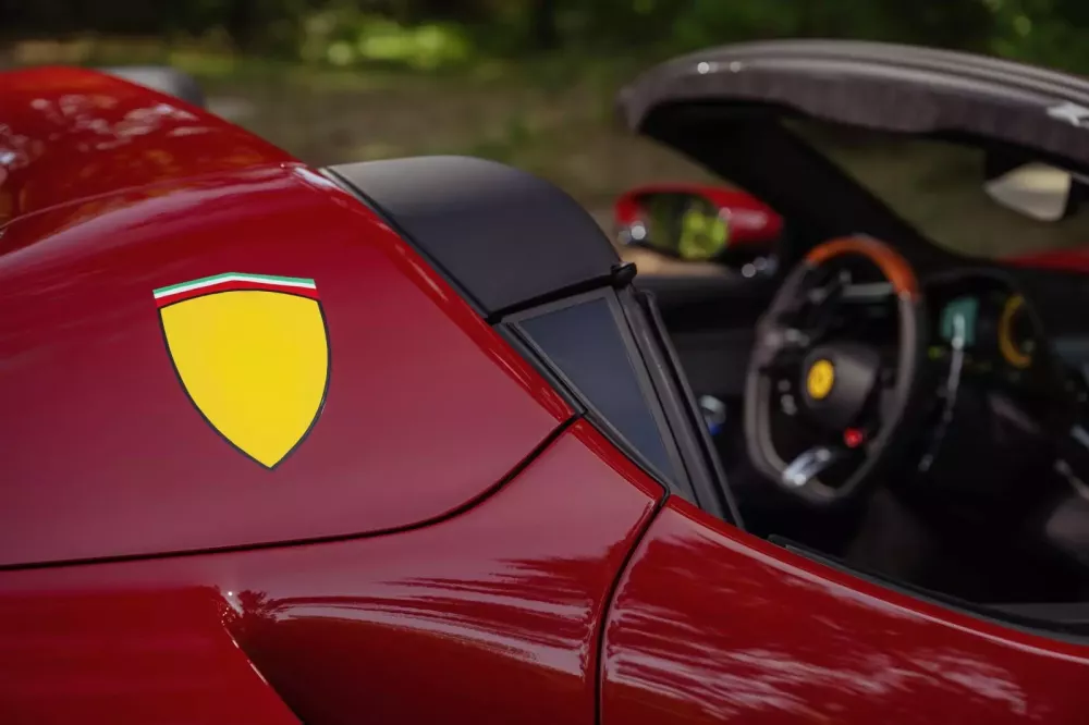 Cận cảnh Ferrari 296 GTS lấy cảm hứng từ chiếc xe đua huyền thoại 250 LM mang số 124- Ảnh 19.