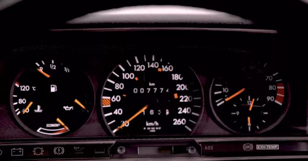 Jay Leno chia sẻ về lần đầu cầm l&aacute;i Mercedes-Benz 190 E Evo II sau hơn 30 năm t&igrave;m kiếm- Ảnh 4.