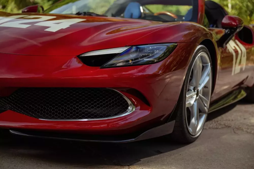 Cận cảnh Ferrari 296 GTS lấy cảm hứng từ chiếc xe đua huyền thoại 250 LM mang số 124- Ảnh 9.