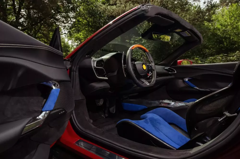 Cận cảnh Ferrari 296 GTS lấy cảm hứng từ chiếc xe đua huyền thoại 250 LM mang số 124- Ảnh 10.