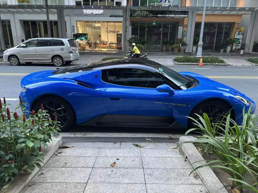 Maserati MC20 Blu Infinito độc nhất Việt Nam tái xuất- Ảnh 1. Maserati MC20 Blu Infinito độc nhất Việt Nam tái xuất- Ảnh 1.