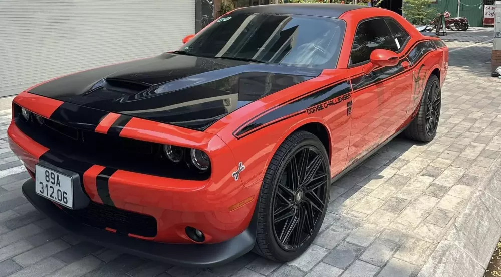 Dodge Challenger lạ mắt mang biển số của tỉnh Hưng Yên- Ảnh 2. Dodge Challenger lạ mắt mang biển số của tỉnh Hưng Yên- Ảnh 2.