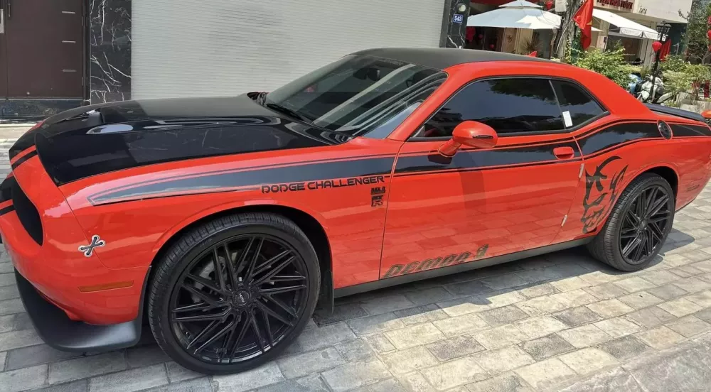 Dodge Challenger lạ mắt mang biển số của tỉnh Hưng Yên- Ảnh 4. Dodge Challenger lạ mắt mang biển số của tỉnh Hưng Yên- Ảnh 4.