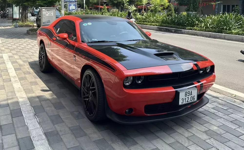 Dodge Challenger lạ mắt mang biển số của tỉnh Hưng Yên- Ảnh 3. Dodge Challenger lạ mắt mang biển số của tỉnh Hưng Yên- Ảnh 3.