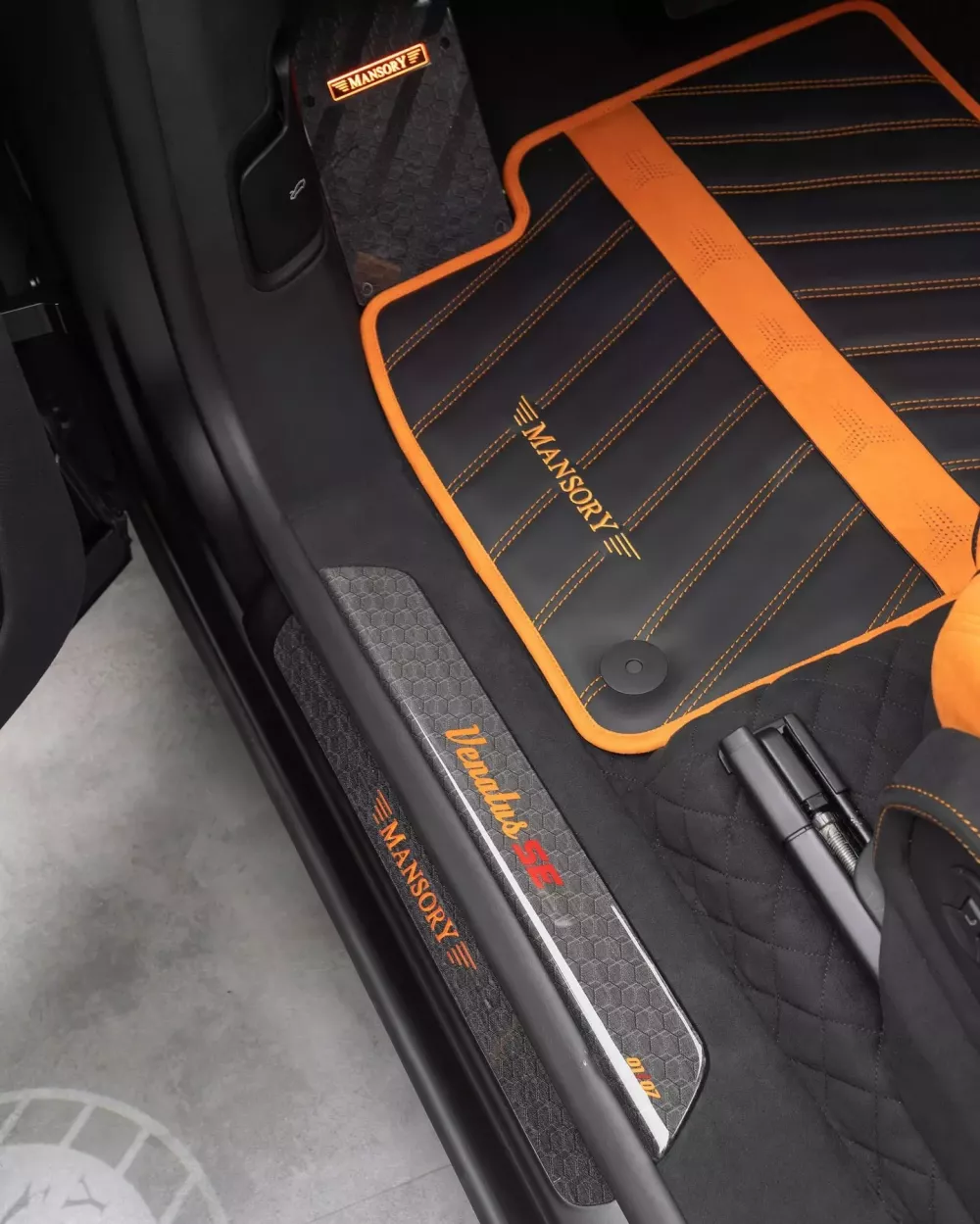 Việc gì khó có Mansory rồi, nâng cấp Lamborghini Urus SE lên tầm cao mới với công suất 1.095 mã lực- Ảnh 11.