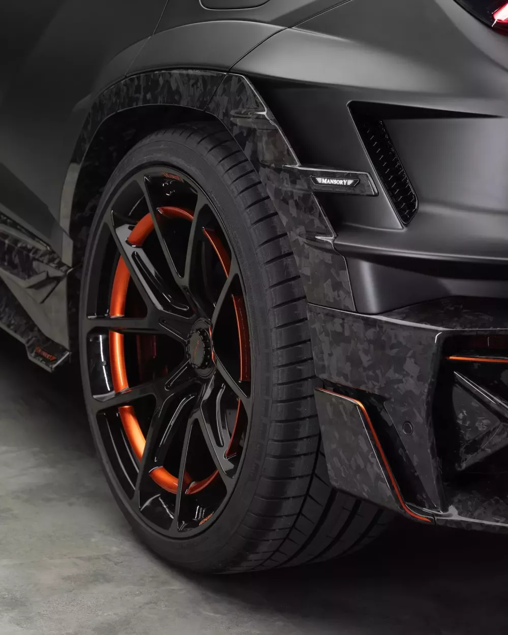 Việc gì khó có Mansory rồi, nâng cấp Lamborghini Urus SE lên tầm cao mới với công suất 1.095 mã lực- Ảnh 4.