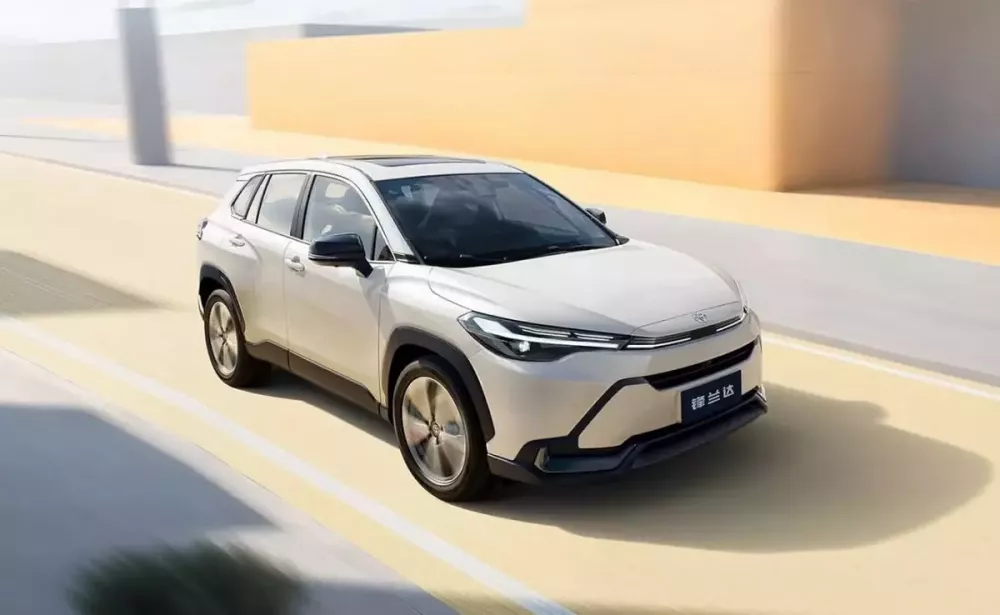 Toyota Frontlander 2026 sở hữu 2 thiết kế đèn pha, tùy theo phiên bản