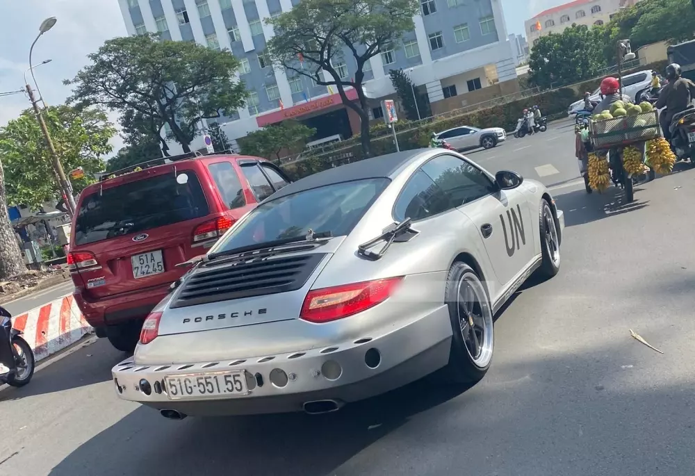 "Qua" Vũ đã lâu lắm mới cầm lái lại chiếc xe Porsche 911 997 độ cực lạ- Ảnh 3. "Qua" Vũ đã lâu lắm mới cầm lái lại chiếc xe Porsche 911 997 độ cực lạ- Ảnh 3.