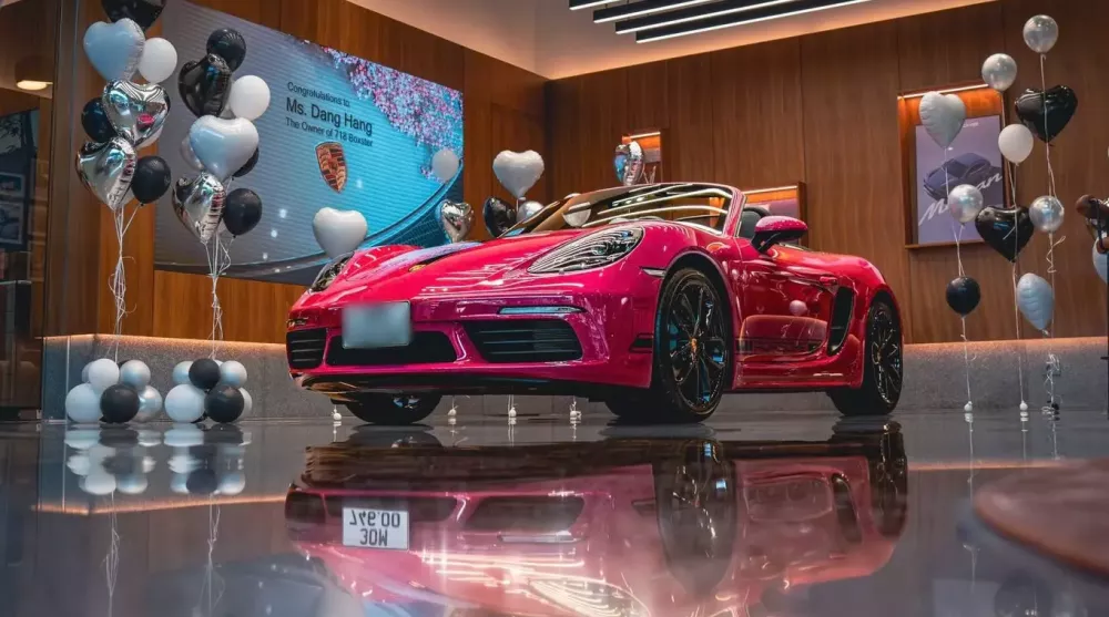 Cô chủ tiệm bánh ở Hà Nội tậu Porsche 718 Boxster Style Edition mới tinh- Ảnh 1.