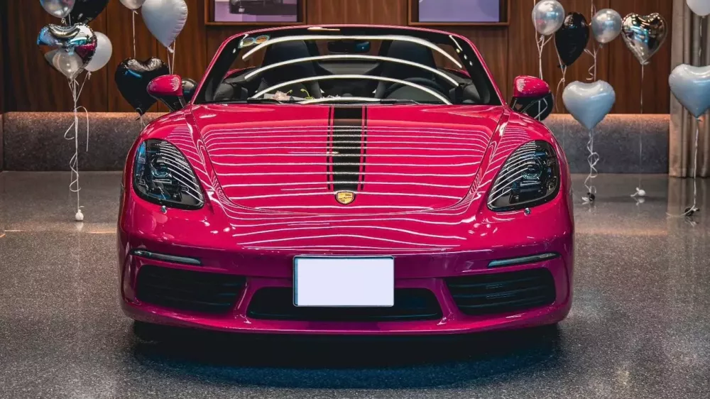 Cô chủ tiệm bánh ở Hà Nội tậu Porsche 718 Boxster Style Edition mới tinh- Ảnh 2.