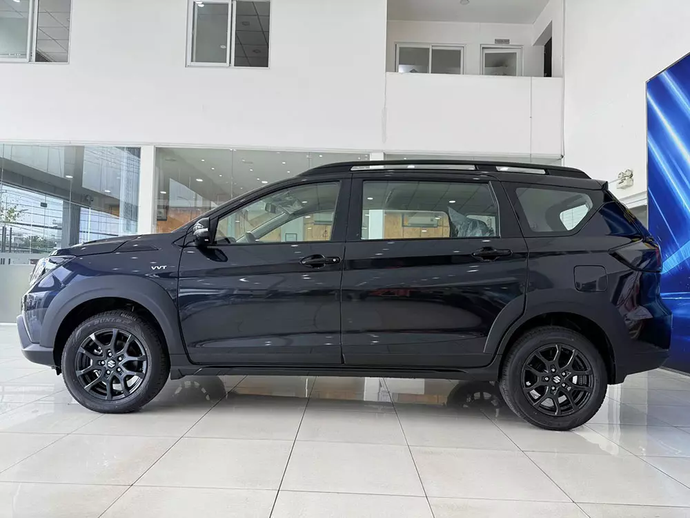 Suzuki XL7 Black Edition dùng động cơ mild hybrid như bản thường Suzuki XL7 Black Edition dùng động cơ mild hybrid như bản thường