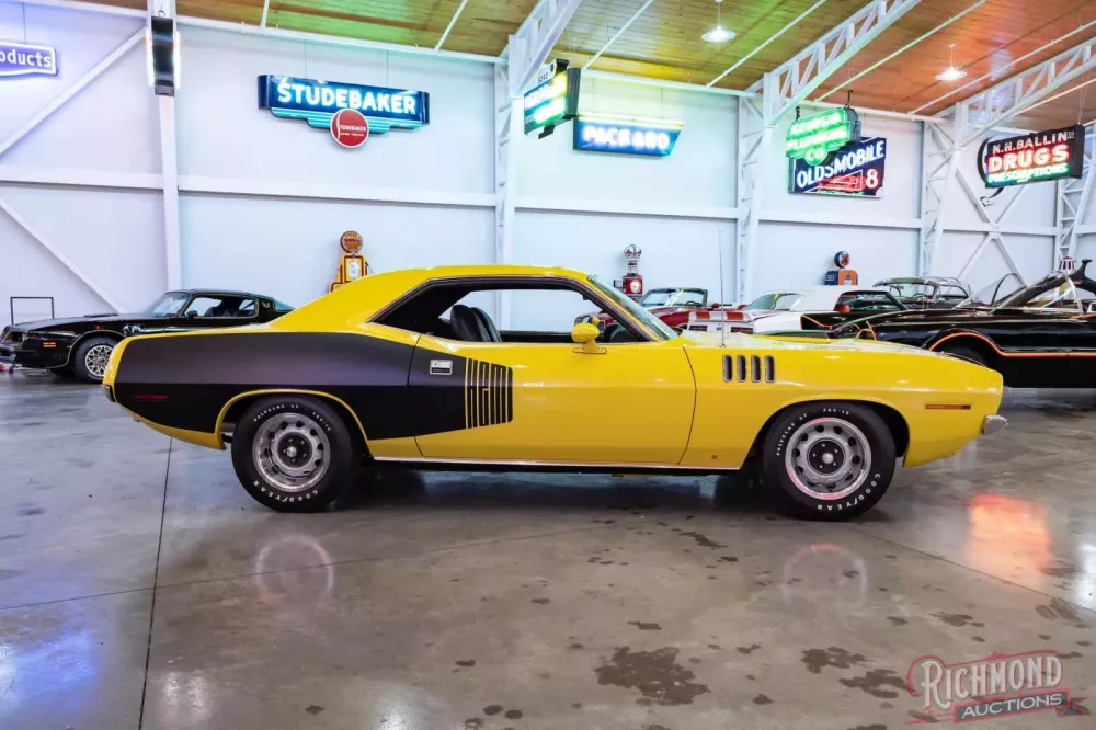Chiếc xe Plymouth Hemi Cuda đời 1971 màu vàng Curious Yellow này có thể hơn 1 triệu đô la- Ảnh 2. Chiếc xe Plymouth Hemi Cuda đời 1971 màu vàng Curious Yellow này có thể hơn 1 triệu đô la- Ảnh 2.