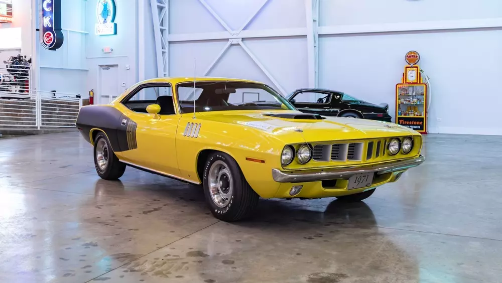 Chiếc xe Plymouth Hemi Cuda đời 1971 màu vàng Curious Yellow này có thể hơn 1 triệu đô la- Ảnh 1. Chiếc xe Plymouth Hemi Cuda đời 1971 màu vàng Curious Yellow này có thể hơn 1 triệu đô la- Ảnh 1.