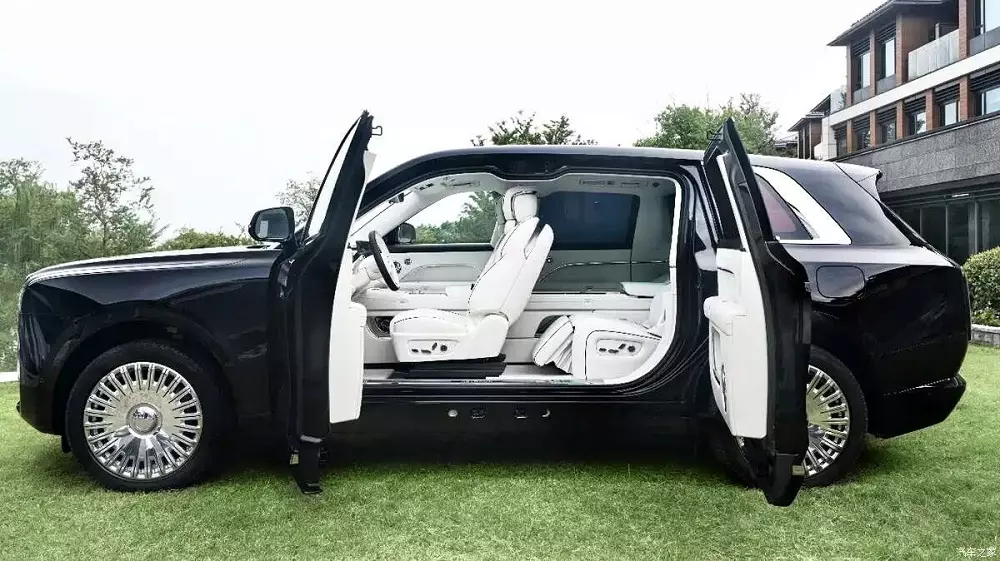 Mẫu xe Trung Quốc này được trang bị cửa mở ngược tương tự Rolls-Royce Cullinan Mẫu xe Trung Quốc này được trang bị cửa mở ngược tương tự Rolls-Royce Cullinan