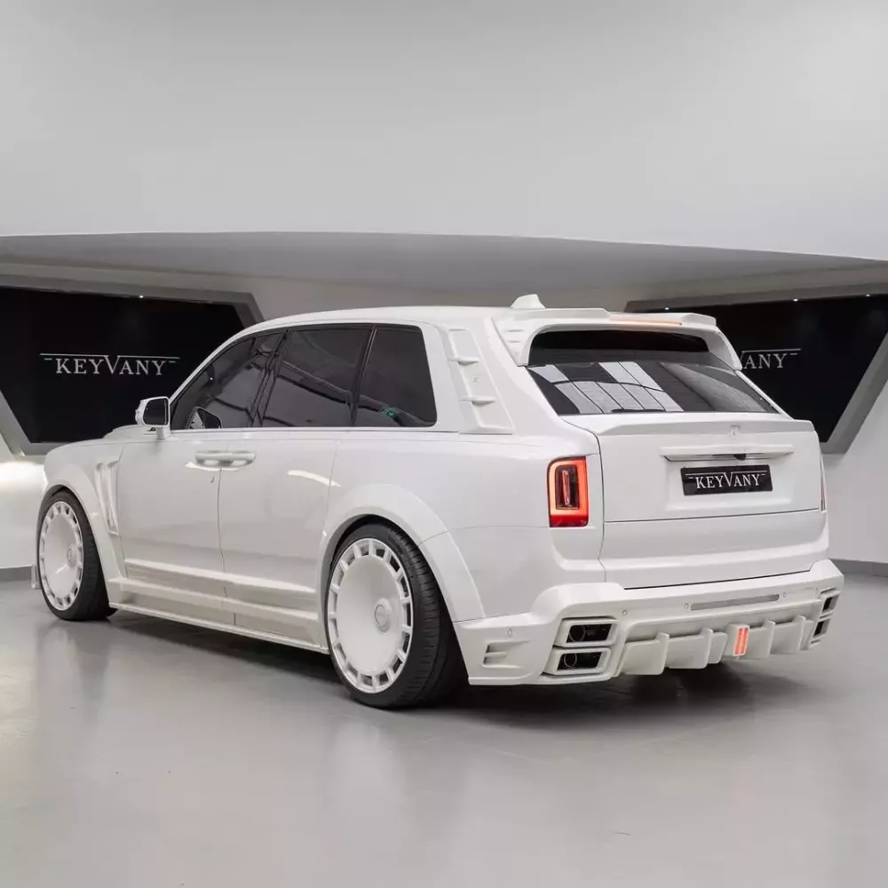 Hãng độ Keyvany lại gây chú ý với "bạch mã" Rolls-Royce Cullinan Series II- Ảnh 5. Hãng độ Keyvany lại gây chú ý với "bạch mã" Rolls-Royce Cullinan Series II- Ảnh 5.