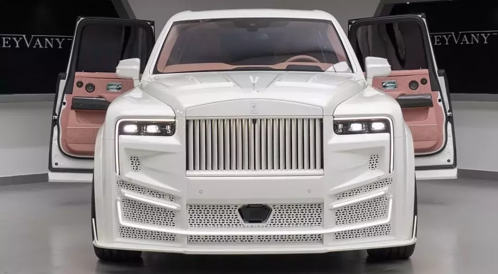 Hãng độ Keyvany lại gây chú ý với "bạch mã" Rolls-Royce Cullinan Series II- Ảnh 1. Hãng độ Keyvany lại gây chú ý với "bạch mã" Rolls-Royce Cullinan Series II- Ảnh 1.