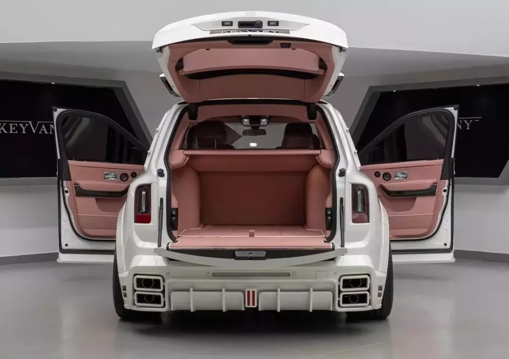 Hãng độ Keyvany lại gây chú ý với "bạch mã" Rolls-Royce Cullinan Series II- Ảnh 6. Hãng độ Keyvany lại gây chú ý với "bạch mã" Rolls-Royce Cullinan Series II- Ảnh 6.