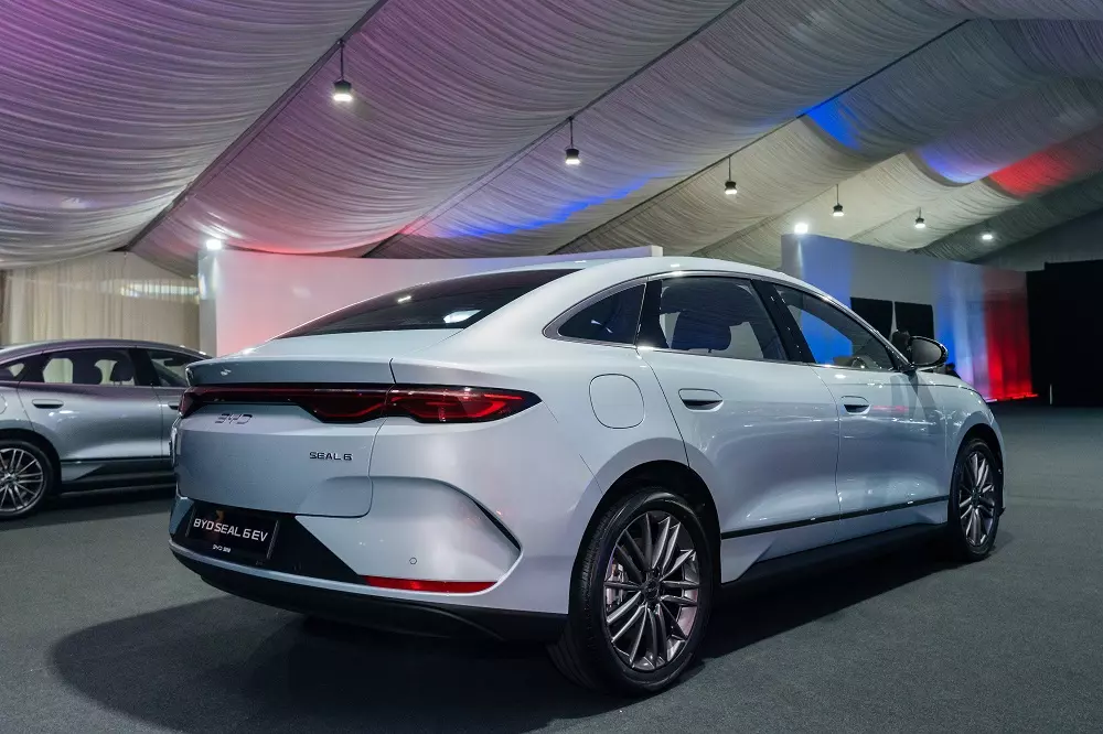 BYD Seal 6 là xe dẫn động cầu sau BYD Seal 6 là xe dẫn động cầu sau