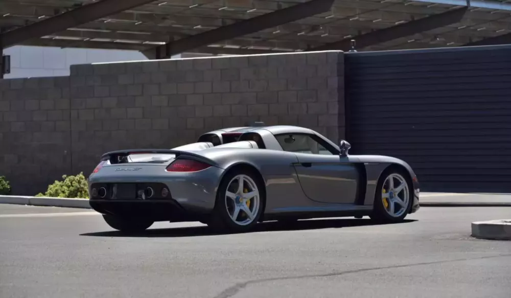 Cùng xem 5 chiếc xe biểu tượng được trang bị động cơ xe đua: 2 trong số đó từng về Việt Nam - Ảnh 16. Cùng xem 5 chiếc xe biểu tượng được trang bị động cơ xe đua: 2 trong số đó từng về Việt Nam - Ảnh 16.