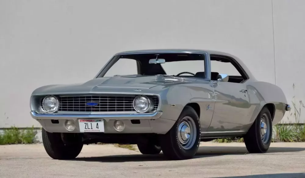 Cùng xem 5 chiếc xe biểu tượng được trang bị động cơ xe đua: 2 trong số đó từng về Việt Nam - Ảnh 2. Cùng xem 5 chiếc xe biểu tượng được trang bị động cơ xe đua: 2 trong số đó từng về Việt Nam - Ảnh 2.