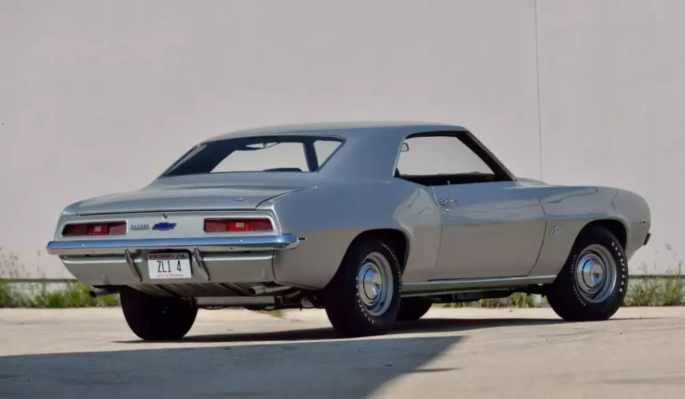 Cùng xem 5 chiếc xe biểu tượng được trang bị động cơ xe đua: 2 trong số đó từng về Việt Nam - Ảnh 3. Cùng xem 5 chiếc xe biểu tượng được trang bị động cơ xe đua: 2 trong số đó từng về Việt Nam - Ảnh 3.